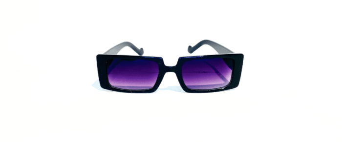 Anteojos de sol realizados en pasta, con lentes en policarbonato y protección uv 400. Los anteojos tienen bisagras plásticas y vienen con funda.