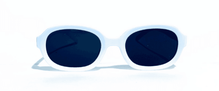 Anteojos de sol realizados en pasta, con lentes en policarbonato y protección uv 400. Los anteojos tienen bisagras plásticas y vienen con funda.