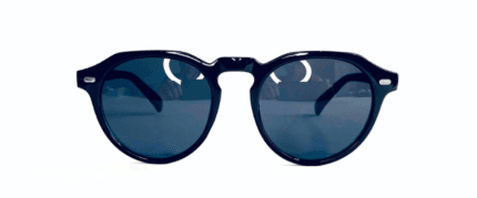 Anteojos de sol realizados en pasta, con lentes en policarbonato y protección uv 400. Los anteojos tienen bisagras plásticas y vienen con funda.
