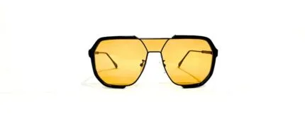Anteojos de sol realizados con marco metálico, con lentes de policarbonato y protección UV: 400. Los anteojos vienen con estuche.