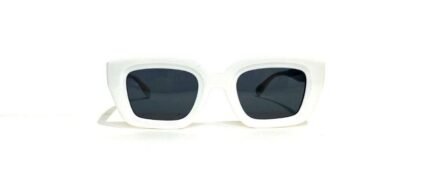 Anteojos de sol realizados en pasta, con lentes en policarbonato y protección UV: 400. Las bisagras son plásticas. Los anteojos vienen con estuche.