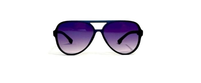 Anteojos de sol realizados en pasta, con lentes en policarbonato y protección uv 400. Los anteojos tienen bisagras plásticas y vienen con funda.