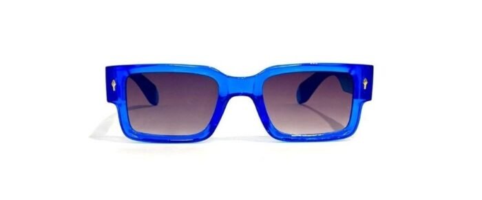 Anteojos de sol realizados en pasta, con lentes en policarbonato y protección uv 400. Los anteojos tienen bisagras plásticas y vienen con funda.