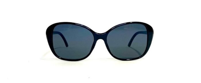 Anteojos de sol realizados en pasta, con lentes en policarbonato y protección uv 400. Los anteojos tienen bisagras plásticas y vienen con funda.